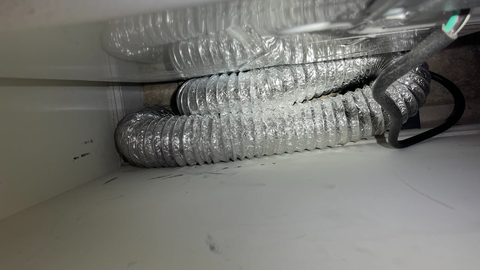 Tangled transition hose