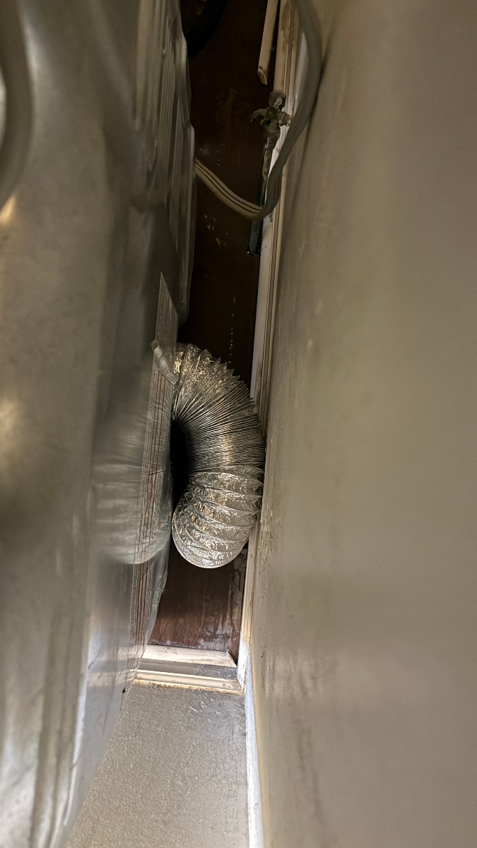 Properly installed dryer transition hose with straight airflow path