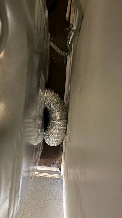 Properly installed dryer transition hose with straight airflow path