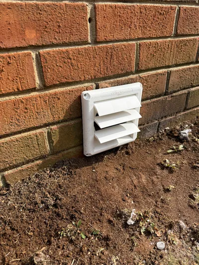 Three louver vent cover blowing straight out, good air flow