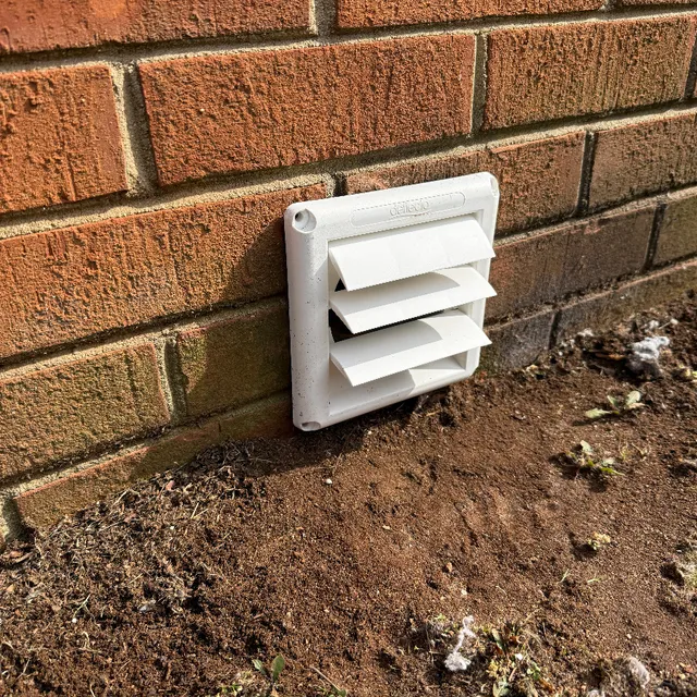 Three louver vent cover blowing straight out, good air flow