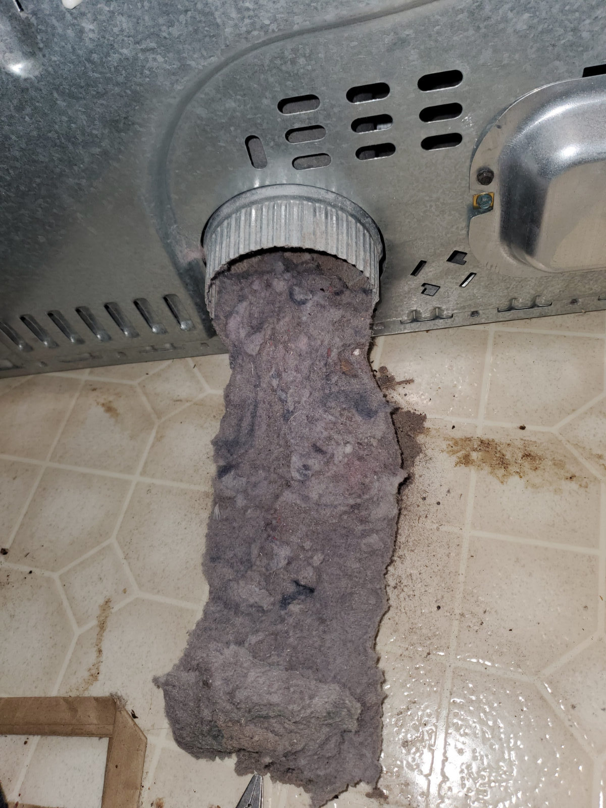 Dryer clogged with lint